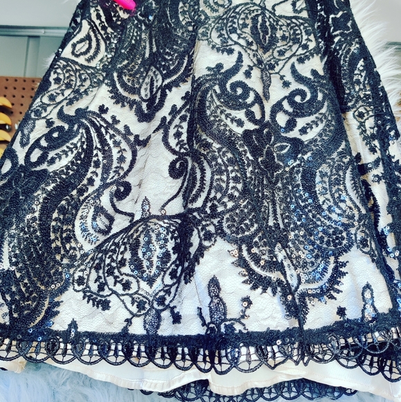 Cut-Out** Low Back** Lace & Sequin Mid Formal Gown *S* - Picture 3 of 17